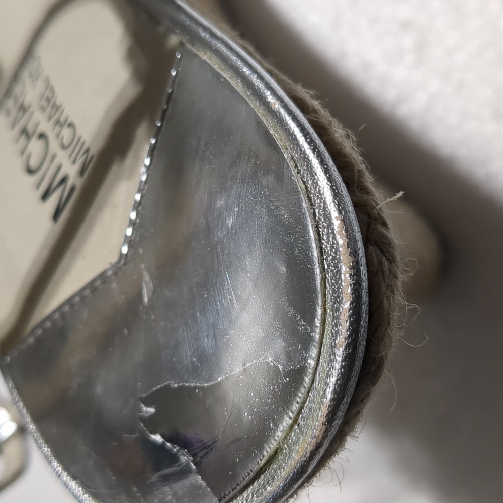 Michael Kors Kami T Strap Sandal silver  Wedges size 8.5 - Picture 11 of 11